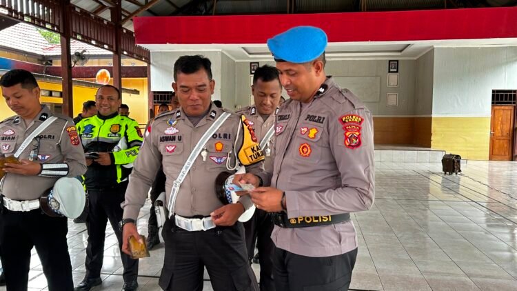 Sipropam Polres Sarmi Rutin Gelar Pemeriksaan Kelengkapan Administrasi Personel