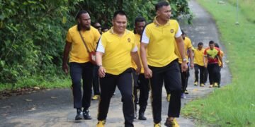 Jaga Stamina dan Perkuat Soliditas, Personel Polres Sarmi Semangat Ikuti Olahraga Pagi