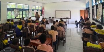 Lindungi Masa Depan Generasi Muda, Kapolsek Pantai Barat Berikan Penyuluhan Narkoba dan Hukum di SMP Negeri 1 Webro
