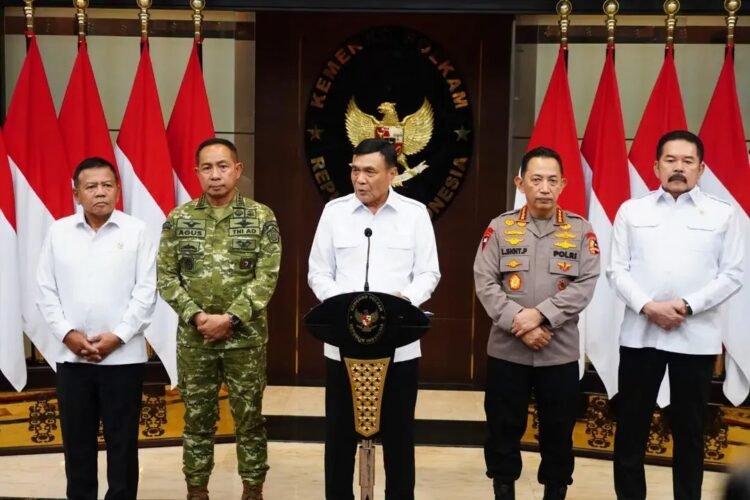 Panglima TNI Dampingi Menko Polkam Sampaikan Imbauan Jaga Kondusivitas Bangsa