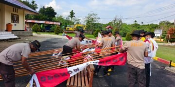 Semarakkan HUT ke-81 Kemerdekaan RI, Polsek Bonggo Laksanakan Pemasangan Umbul-Umbul dan Bendera Merah Putih