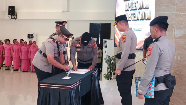 Polres Teluk Bintuni Gelar Sertijab Kapolsek Bintuni, Kapolres Tekankan Profesionalisme dan Penguatan Sinergitas
