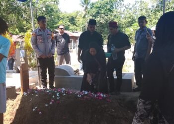 Wujud Solidaritas Keluarga Besar Polri, Kapolsek Pantai Barat Hadiri Rumah Duka Bapak dari Anggota Polsek Pantai Barat