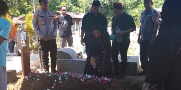 Wujud Solidaritas Keluarga Besar Polri, Kapolsek Pantai Barat Hadiri Rumah Duka Bapak dari Anggota Polsek Pantai Barat