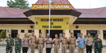 Perkuat Sinergi TNI–POLRI Wakapolres Sarmi Sambut Hangat Kunjungan Taruna Akmil