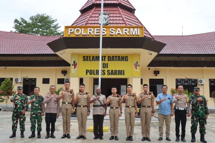 Perkuat Sinergi TNI–POLRI Wakapolres Sarmi Sambut Hangat Kunjungan Taruna Akmil