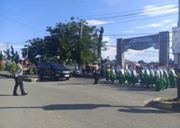 Sat Lantas Polres Sarmi Kawal Lomba Gerak Jalan Sambut HUT RI ke-81