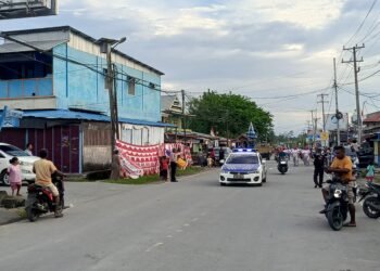 Semangat Merah Putih Membara, Sat Lantas Polres Sarmi Kawal Gerak Jalan HUT ke-81 RI