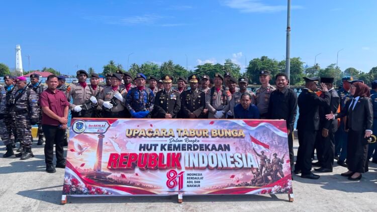 Tabur Bunga di Pelabuhan Sarmi, Polres Sarmi Kobarkan Semangat Patriotisme Sambut HUT ke-81 RI