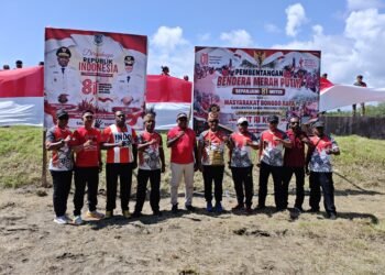 Merah Putih Membentang di Pantai Wisata Bakau Kaisau, Kapolsek Bonggo bersama Anggota dan Bhayangkari Ranting Bonggo Semarakkan HUT RI ke-81