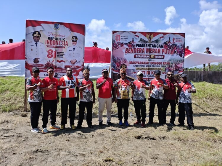 Merah Putih Membentang di Pantai Wisata Bakau Kaisau, Kapolsek Bonggo bersama Anggota dan Bhayangkari Ranting Bonggo Semarakkan HUT RI ke-81