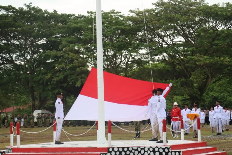 Merah Putih Berkibar di Sarmi, Kapolres Hadiri Khidmatnya HUT ke-81 RI
