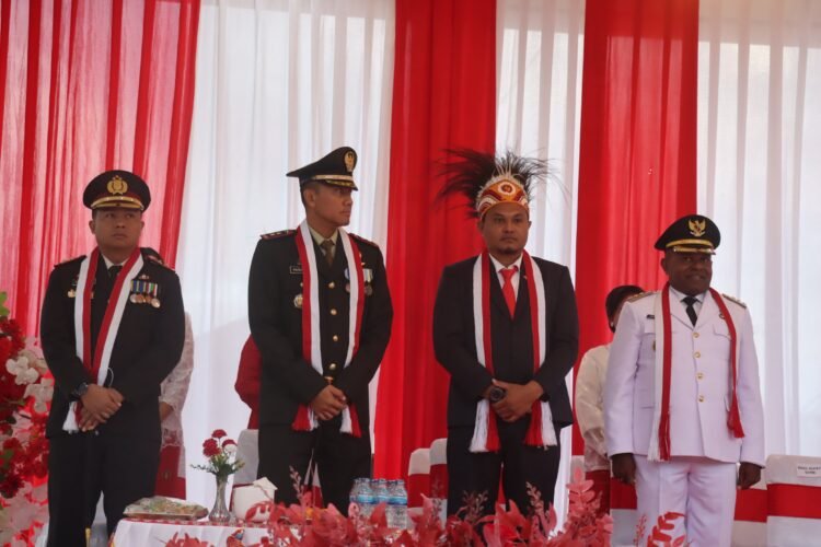 Tutup Rangkaian HUT ke-81 RI, Kapolres Sarmi Hadiri Upacara Penurunan Bendera