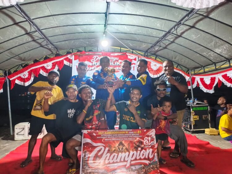 Semangat Kemerdekaan Bergema di Pantai Kali bagre, Sat polairud Polres Sarmi Serahkan Piala Para Juara