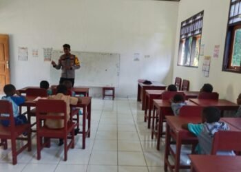 Polsek Pantai Barat Edukasi Siswa SD Negeri Niwerawar tentang Bahaya Narkoba