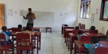 Polsek Pantai Barat Edukasi Siswa SD Negeri Niwerawar tentang Bahaya Narkoba