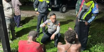 Diduga Dipengaruhi Alkohol, Pengemudi Hilang Kendali hingga Toyota Hilux Terbalik di Bagaiserwar