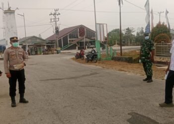 Polsek Bomberay Dampingi Pembagian 200 Masker Gratis untuk Warga di Tengah Karhutla