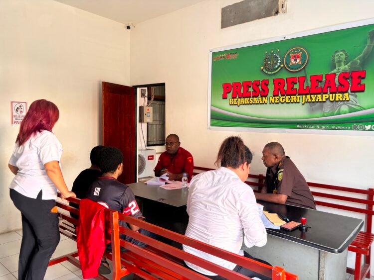 Dua Tersangka Narkotika Dilimpahkan, Satresnarkoba Polres Sarmi Pastikan Proses Hukum Berlanjut