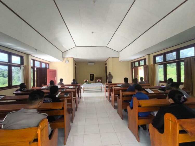 Lewat Ibadah Bintal, Polres Sarmi Tanamkan Nilai Kasih dan Integritas Personel