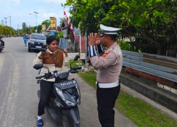 Sat Lantas Polres Sarmi Gelar Pengaturan Pagi, Ingatkan Pengendara Utamakan Keselamatan
