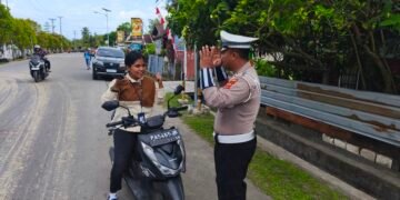 Sat Lantas Polres Sarmi Gelar Pengaturan Pagi, Ingatkan Pengendara Utamakan Keselamatan