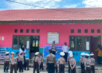 Polisi Karib Goes to School, Sat Lantas Polres Sarmi Tanamkan Kesadaran Tertib Lalu Lintas Sejak Dini