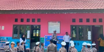 Polisi Karib Goes to School, Sat Lantas Polres Sarmi Tanamkan Kesadaran Tertib Lalu Lintas Sejak Dini