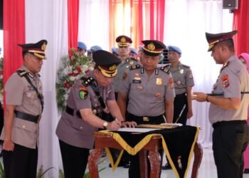 Kapolda Papua Barat Pimpin Sertijab Kabid Dokkes dan Penyerahan Jabatan Kabid Propam