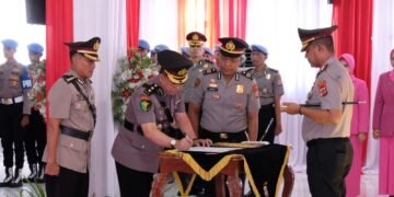 Kapolda Papua Barat Pimpin Sertijab Kabid Dokkes dan Penyerahan Jabatan Kabid Propam
