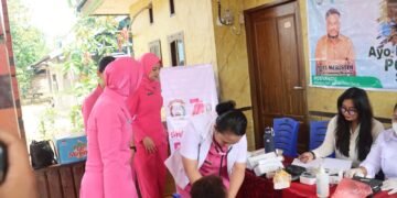 Bhayangkari Peduli Sambut HKGB ke-74, Ketua Bhayangkari Cabang Teluk Bintuni Kunjungi Posyandu Moskona Utara