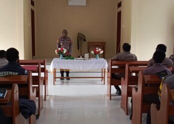 Lewat Firman Tuhan, Personel Polres Sarmi Perkuat Iman dan Integritas dalam Bertugas