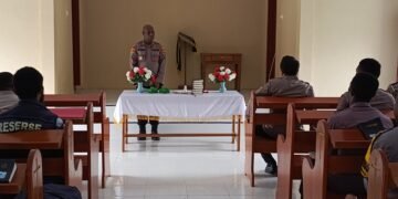 Lewat Firman Tuhan, Personel Polres Sarmi Perkuat Iman dan Integritas dalam Bertugas