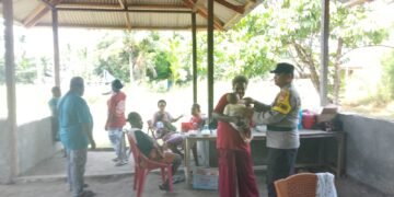 Bhabinkamtibmas Kampung Arbais Monitoring Kegiatan Posyandu di Distrik Pantai Barat