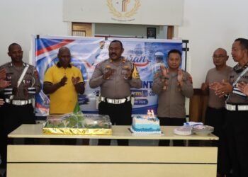 Potong Tumpeng HUT Lalu Lintas ke-71, Kapolres Sarmi: Tetap Profesional dan Solid Layani Masyarakat