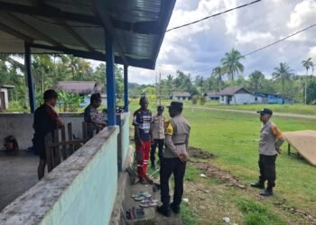 Kapolsek Tor Atas Sambangi Warga Kampung Samanente, Ajak Jaga Kerukunan dan Keamanan Lingkungan
