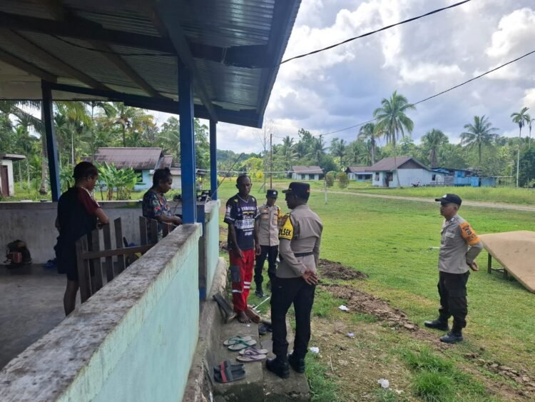 Kapolsek Tor Atas Sambangi Warga Kampung Samanente, Ajak Jaga Kerukunan dan Keamanan Lingkungan