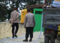 Di Tengah Kekeringan, Polres Fakfak Hadir Bawa 13.200 Liter Air Bersih untuk Gereja dan Pesantren