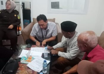 Ustadz Ismail Asso serta Beberapa Tokoh Adat Papua tak Puas Lapor ke KPK dan Presiden, Datangi Kejagung Minta Gubernur John Tabo dan ketua MRP Agus Nikilik Diperiksa
