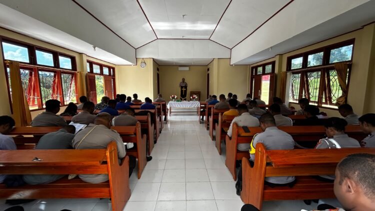 Melalui Binroh Nasrani, Polres Sarmi Perkuat Iman dan Semangat Melayani Masyarakat