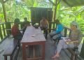 Kapolsek Tor Atas Sambangi Pekerja Air Bersih, Pererat Kedekatan dengan Masyarakat Kampung Samanente