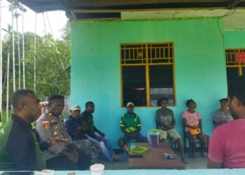 Kapolsek Tor Atas Hadiri Pertemuan Dinas Perkebunan dan Warga Samanente, Harga Pengisian Polibek Disepakati Rp800 Ribu