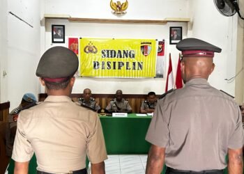 Polres Sarmi Gelar Sidang Disiplin, Dua Anggota Dijatuhi Sanksi atas Pelanggaran Meninggalkan Tugas
