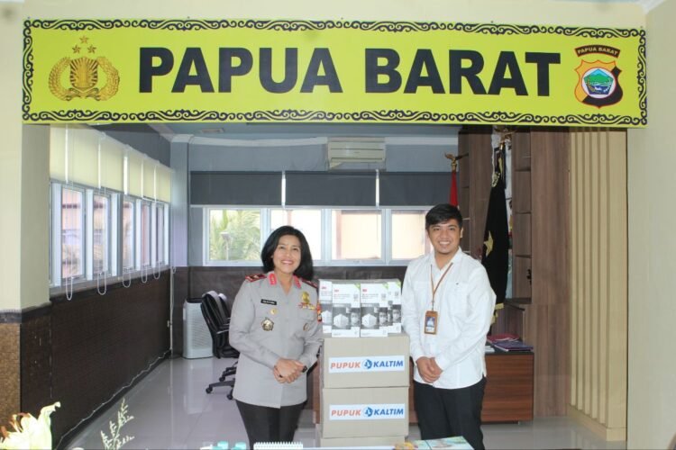 ‎Polda Papua Barat Terima Bantuan 5.000 Masker dari PT Pupuk Kaltim untuk Penanganan Karhutla  ‎