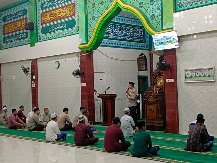 Subuh Keliling Di Bintuni! Kapolres Ajak Warga Jaga Kamtibmas dan Perkuat Kerukunan
