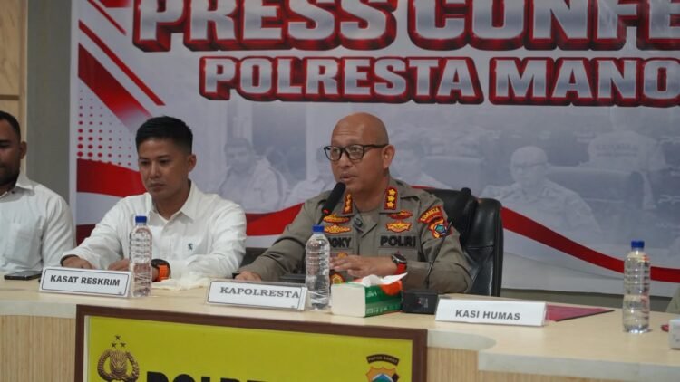 Kapolresta Manokwari Pimpin Press Conference Pengungkapan Kasus Tindak Pidana Melakukan Kekerasan terhadap Anak Yang Menyebabkan Kematian dan Pencurian Dengan Kekerasan