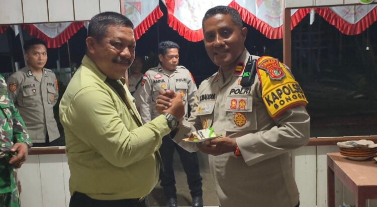 Semarak HUT TNI ke-81, Kapolsek Bonggo Berikan Kejutan kepada Danramil 1712-06 Bonggo
