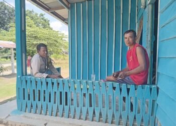 Dekat dengan Masyarakat, Bhabinkamtibmas Polsek Bonggo Sambangi Warga