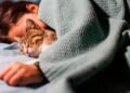 Amankah Tidur Bersama Kucing Kesayangan?