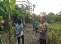 Jaga Kamtibmas, Bhabinkamtibmas Polsek Pantai Barat Sambangi Warga Kampung Arusuar dan Niwerawar